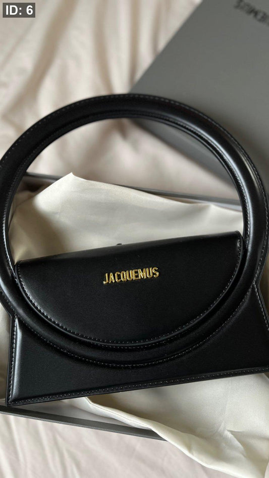 شنطة - JACQUEMUS le Sac Rond / شامل علبة الشركة