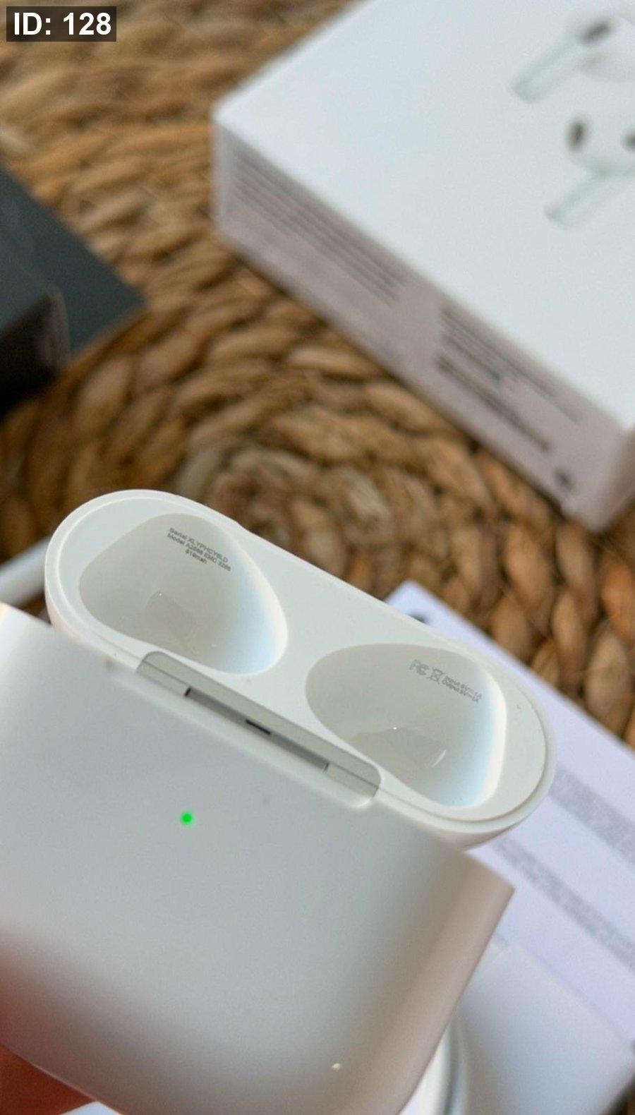 AIRPODS 3 كواليتي ماستر مختوم / مع كل سماعة بيت حماية هدية
