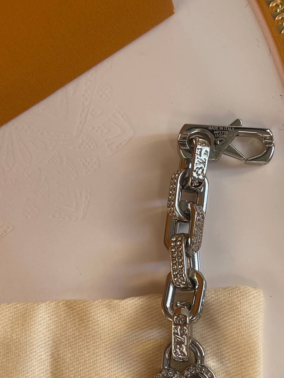 اسوارة لويس فيتون شامل البكج ✨