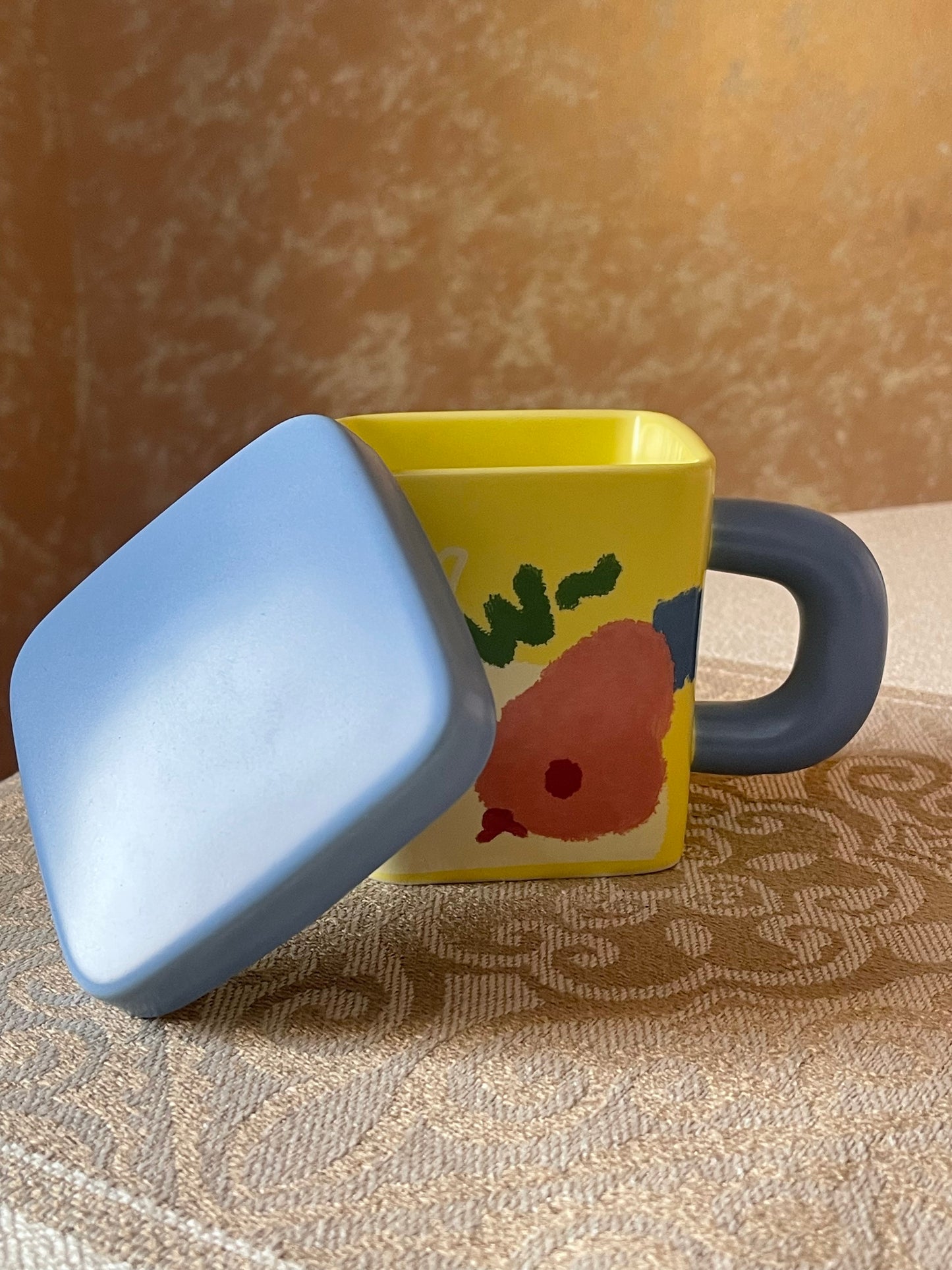 مج دب سيراميك ثقيل معه غطاء