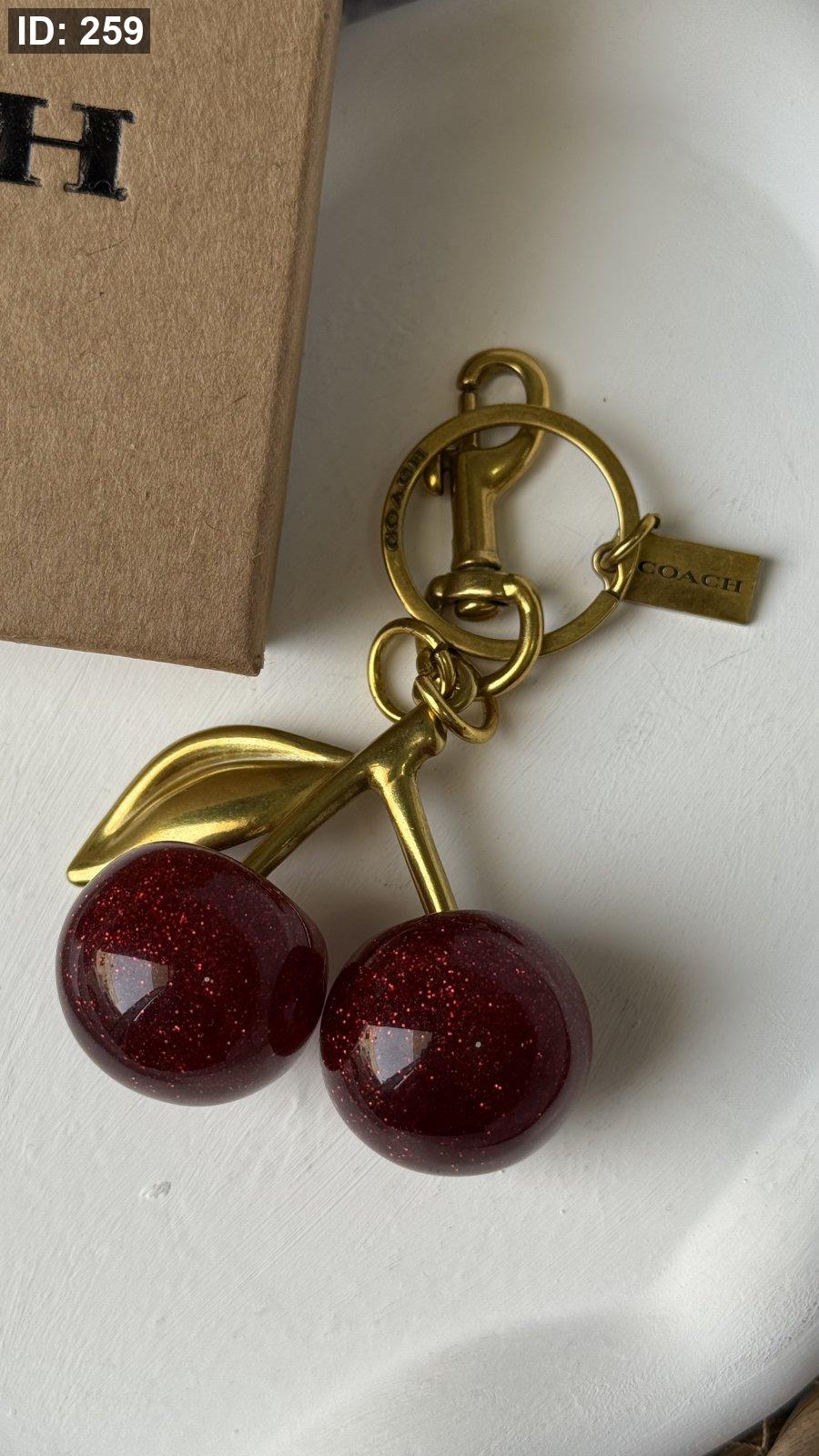 Charms الكرزة