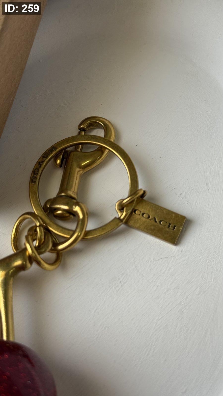 Charms الكرزة