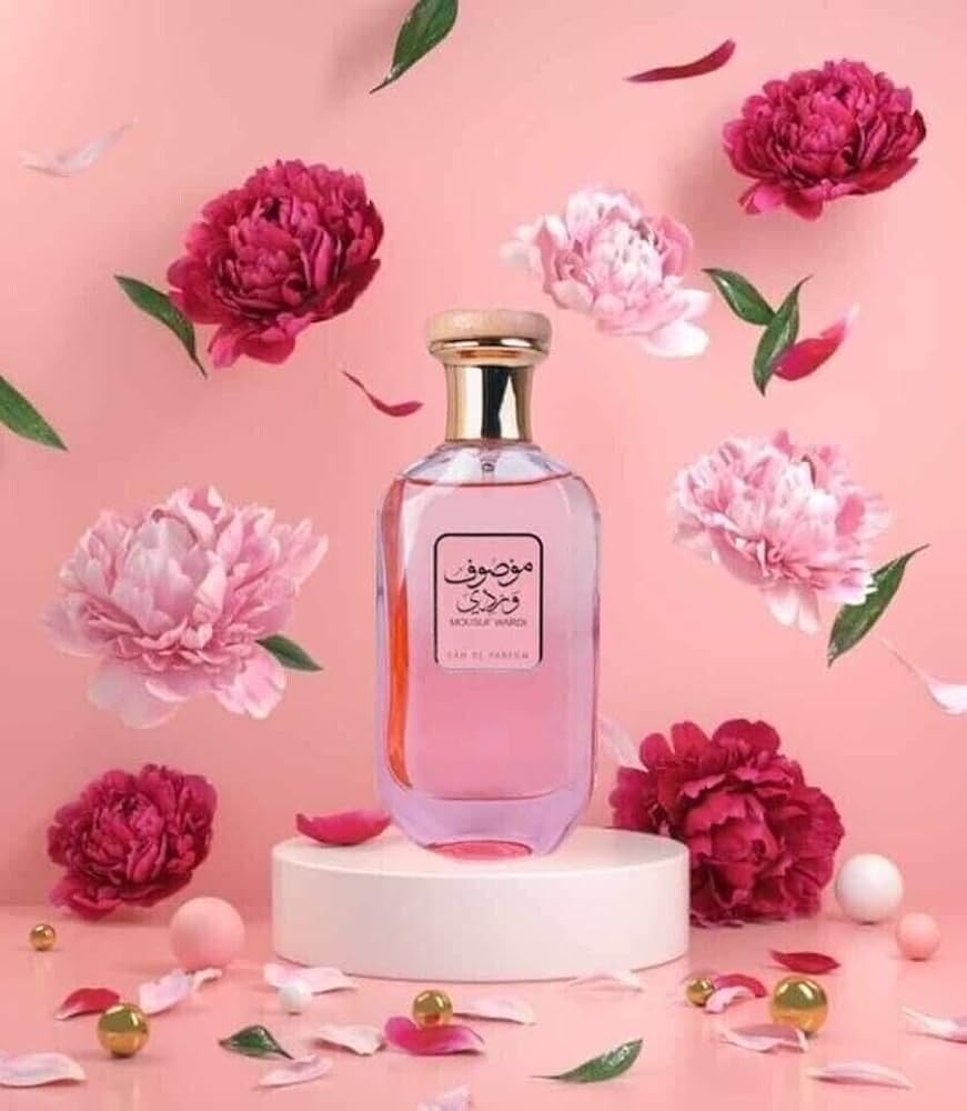عطر موصوف وردي للنساء