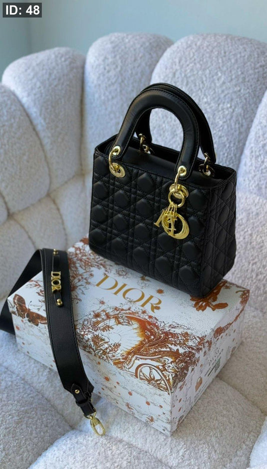 شنطة - Lady Dior ( ٢٣ سم ) / شامل علبة كوبي ماستر مختم