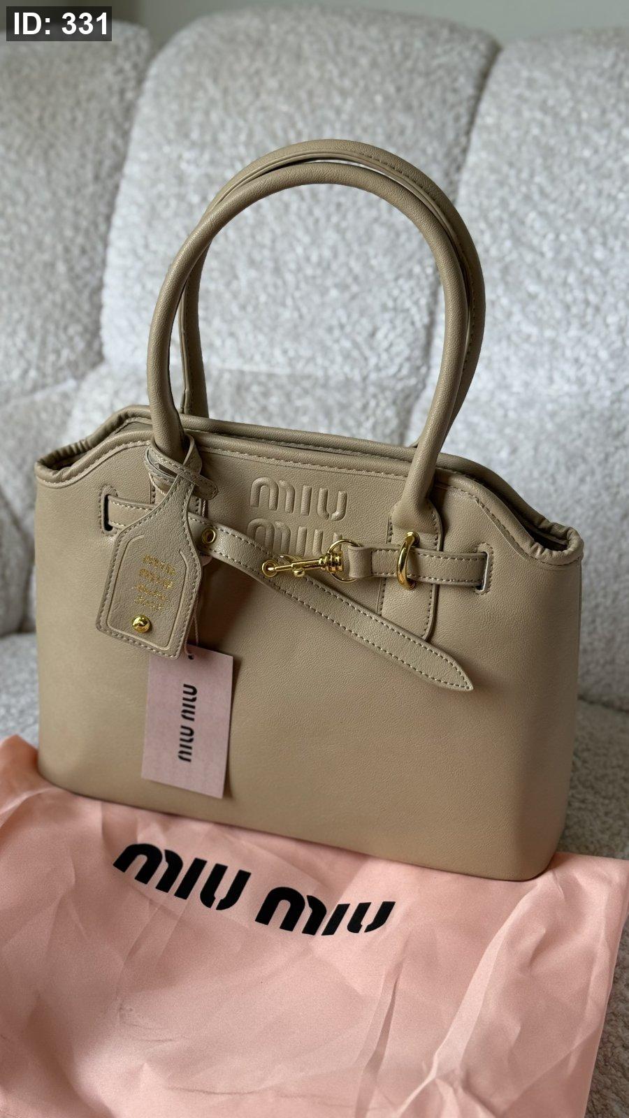 شنطة - Miu Miu Aventure nappa leather bag كواليتي ماستر - قاعدة 30 cm
